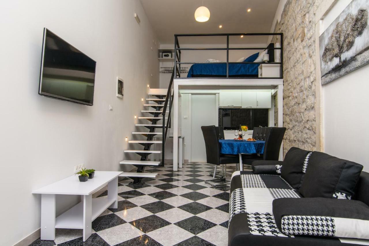 Studio Apartman Rea Trogir Exterior photo