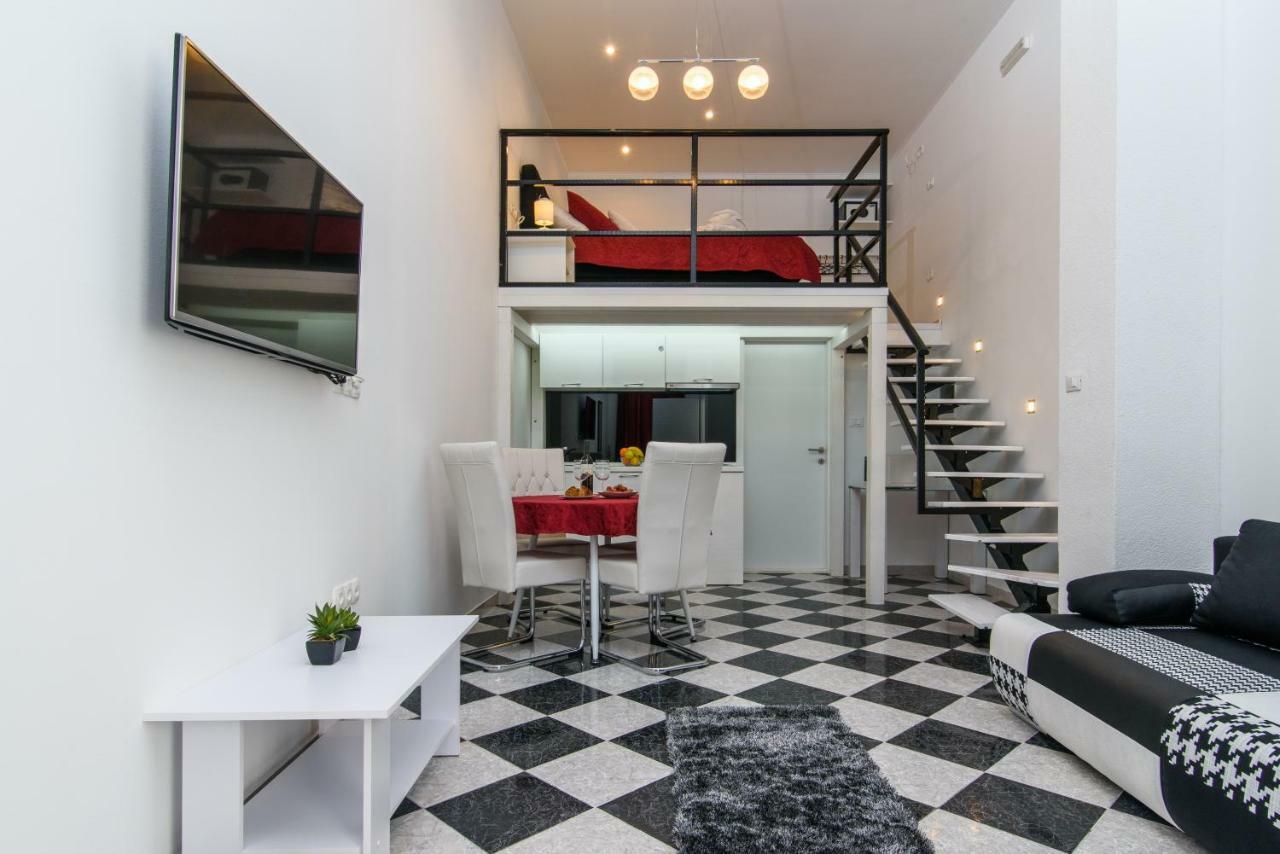 Studio Apartman Rea Trogir Exterior photo